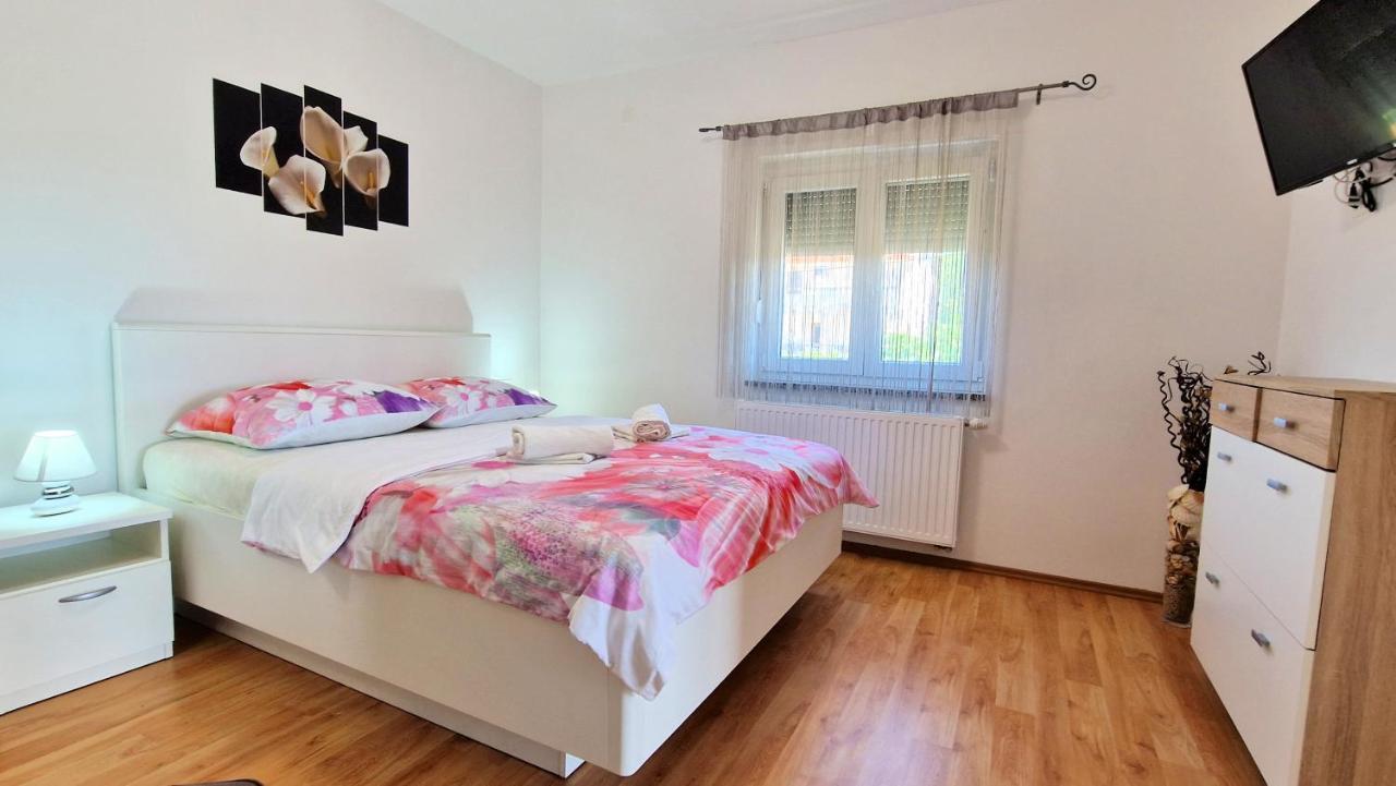 Apartments Pinezic Skrbčići Kültér fotó