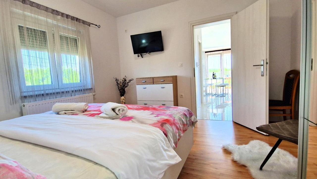 Apartments Pinezic Skrbčići Kültér fotó